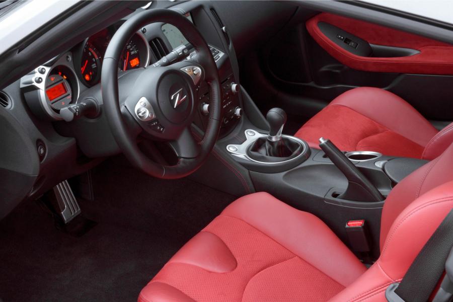  Nissan 370Z Black Edition 2010 года  (UK) (фото 2 из 11)